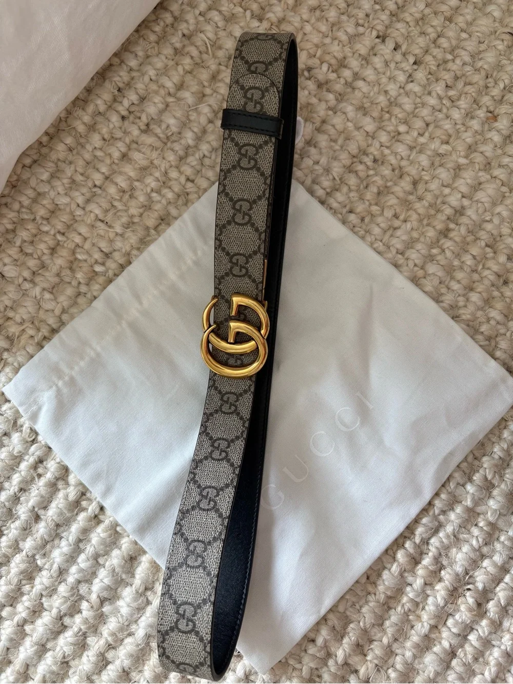 Gucci Beige and black reversible Monogram Belt with Gold Double G. Size 85.